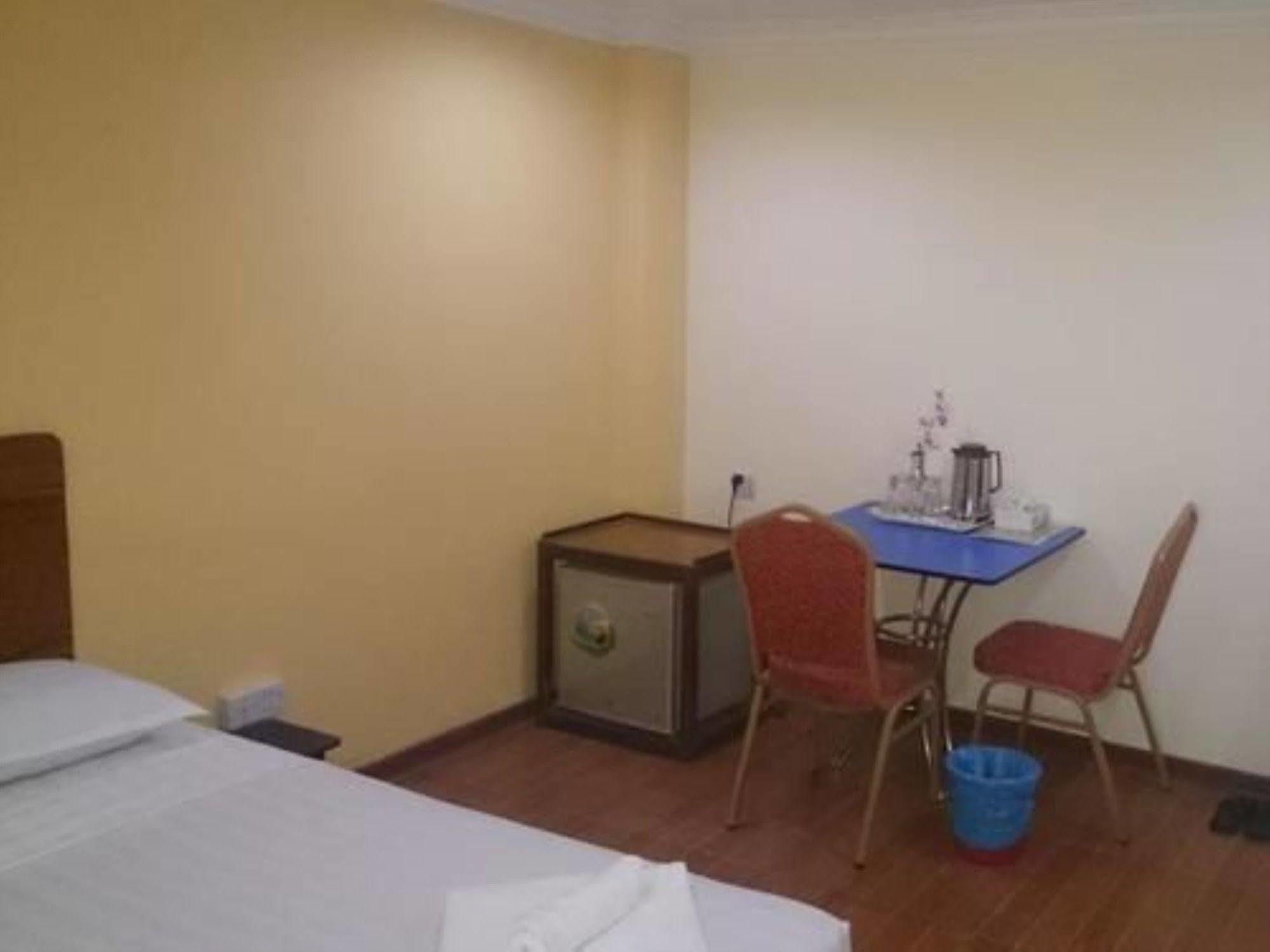 Silver Moon Hotel Yangon Eksteriør bilde
