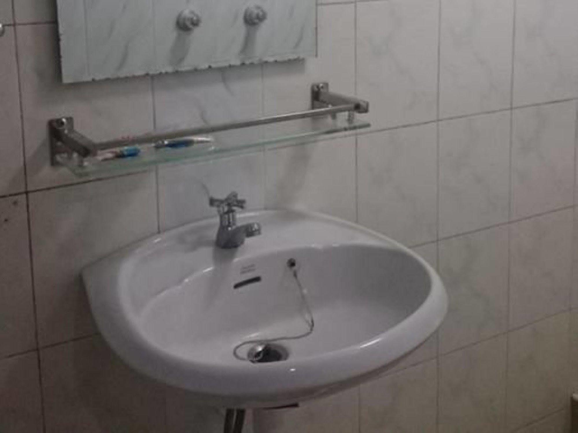 Silver Moon Hotel Yangon Eksteriør bilde