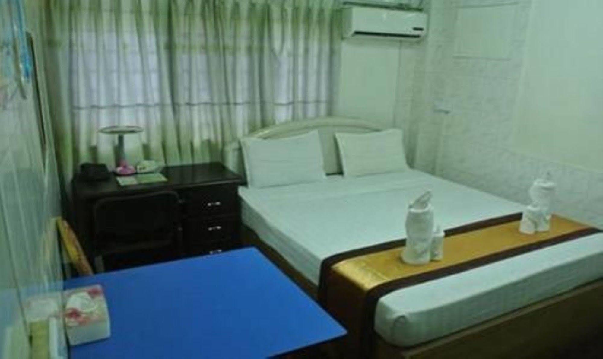 Silver Moon Hotel Yangon Eksteriør bilde