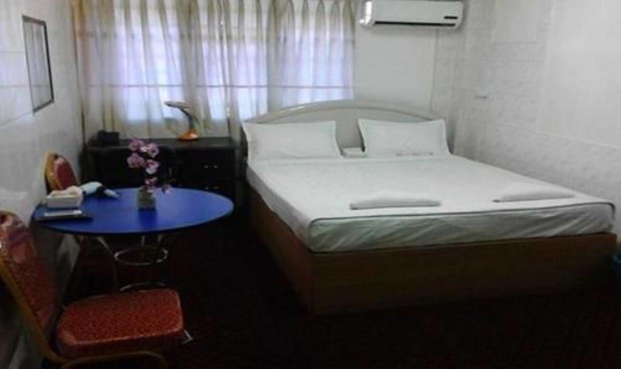 Silver Moon Hotel Yangon Eksteriør bilde