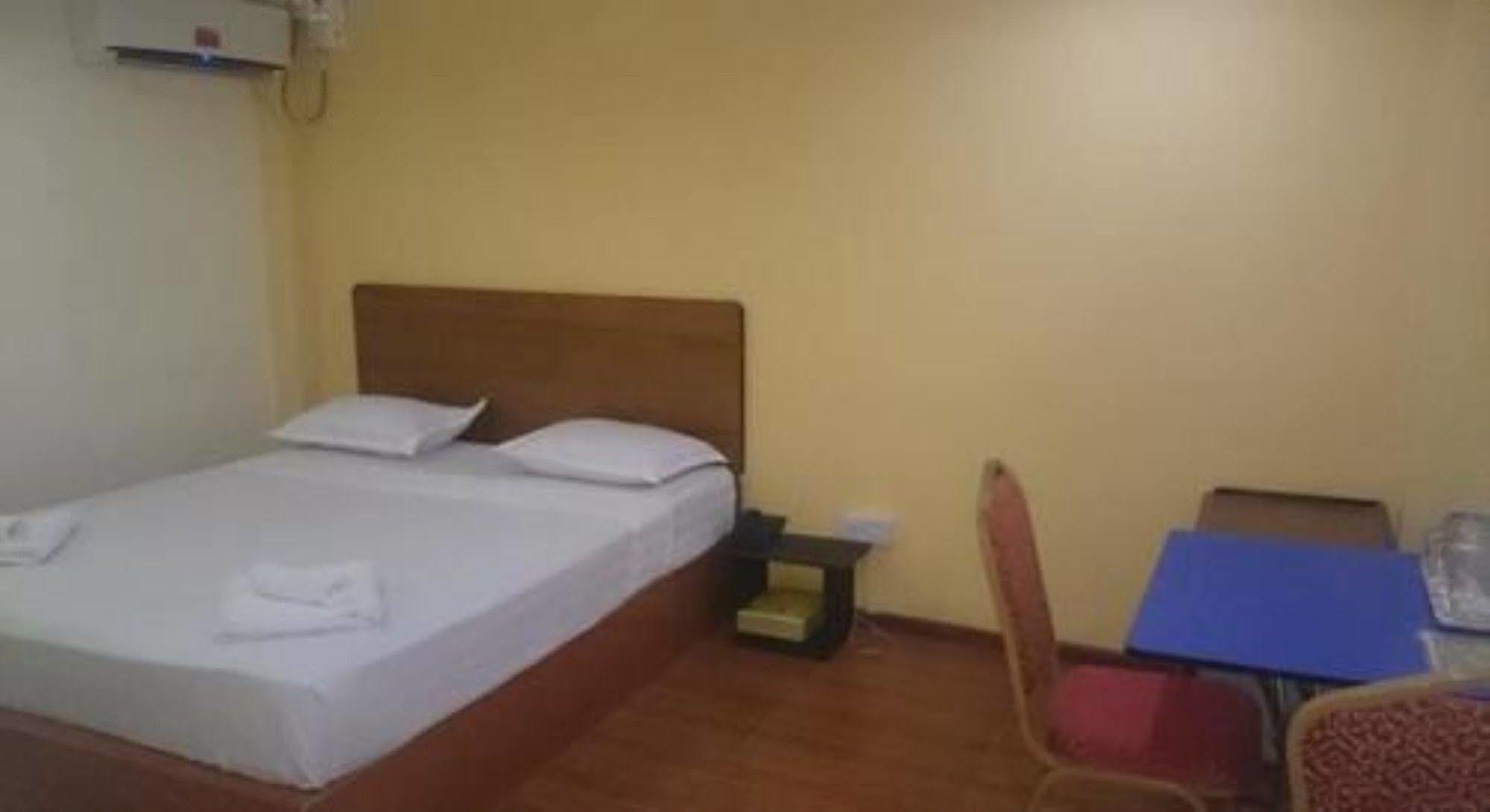 Silver Moon Hotel Yangon Eksteriør bilde